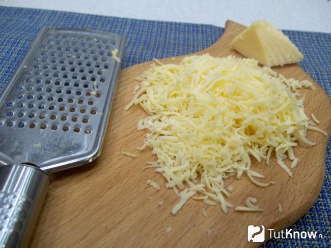 Сыр натерт на терке