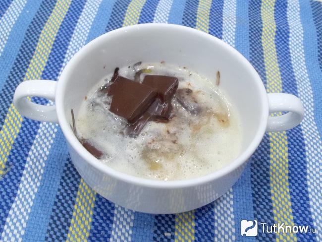 Шоколад и масло растоплены