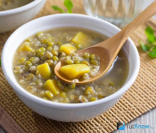Суп с картофелем и зелеными бобами