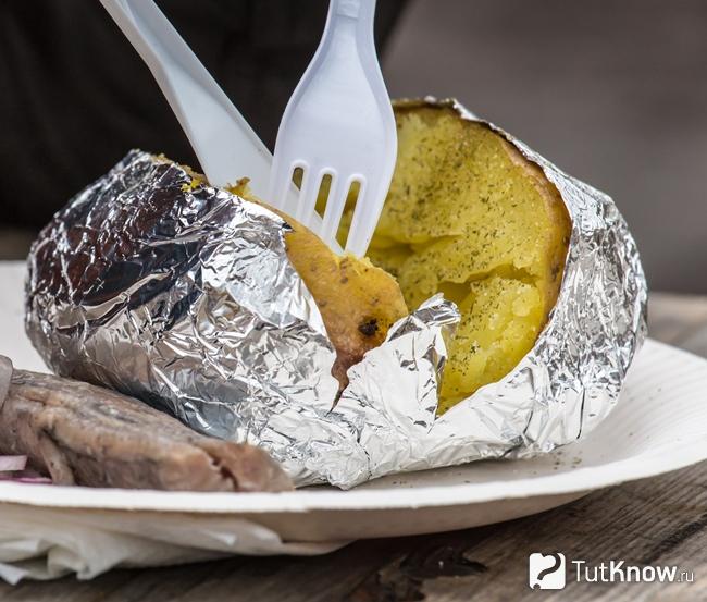 Печеный картофель в фольге