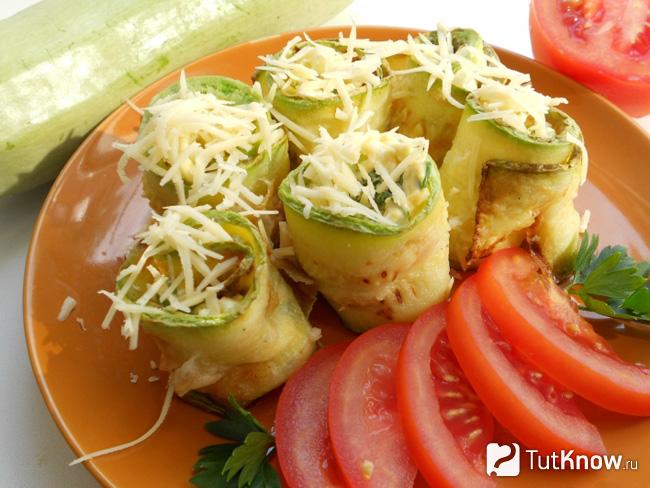 Рулетики из кабачков — рецепт с чесноком
