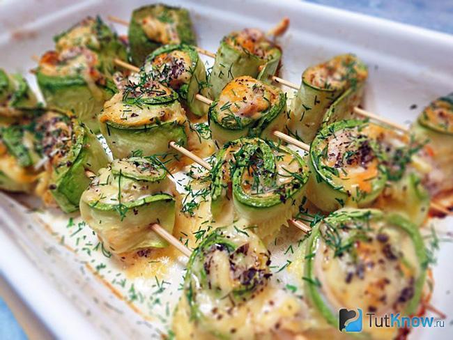 Рулетики из кабачков — рецепт с сыром