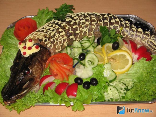 Фаршированная щука в духовке