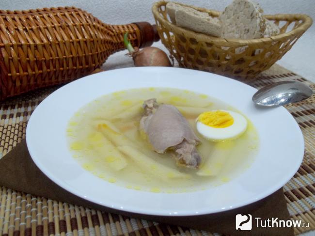 Готовый куриный суп с вермишелью