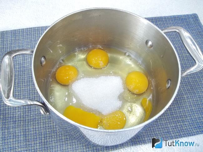 Яйца соединены с сахаром