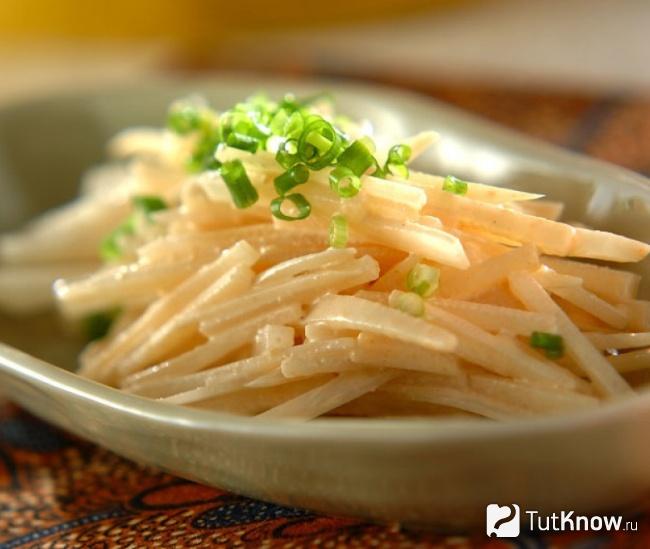 Салат с сезамом и яконом