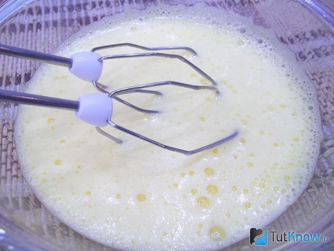 Яйца взбиты с сахаром