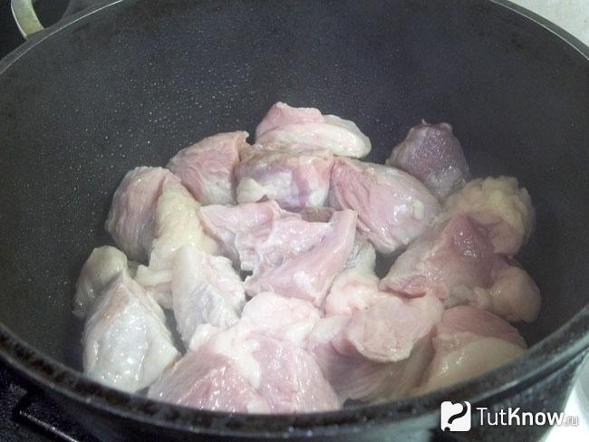 Мясо жарится
