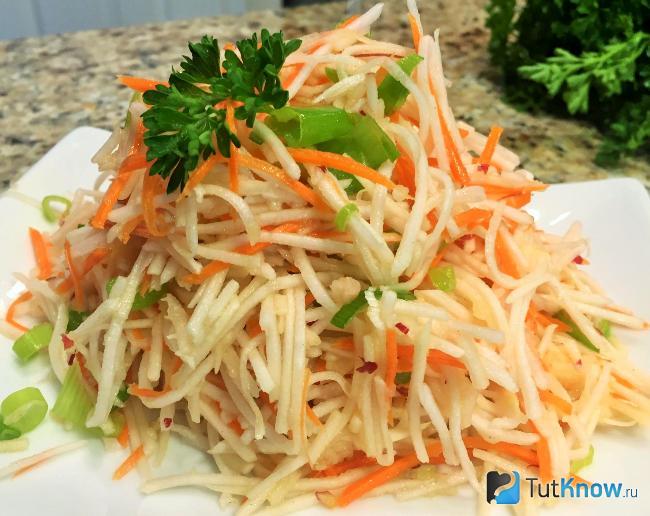 Салат с маргеланской редькой