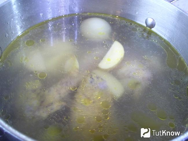В бульон добавлен картофель