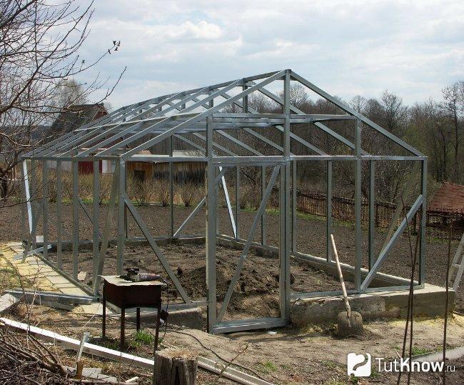 Строительство теплицы из металлического профиля
