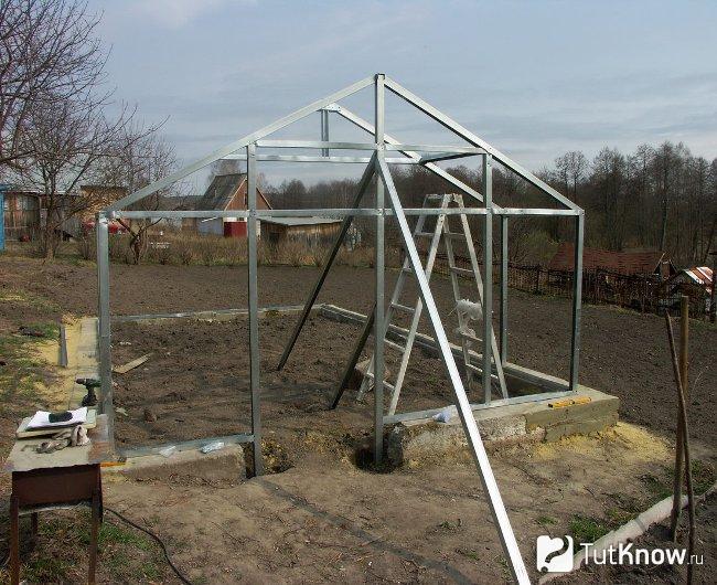 Сборка каркаса теплицы из металлического профиля