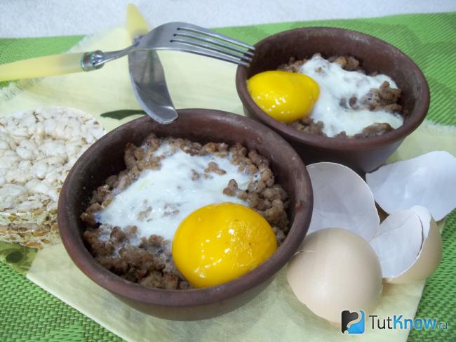 Готовая яичница в духовке с фаршем