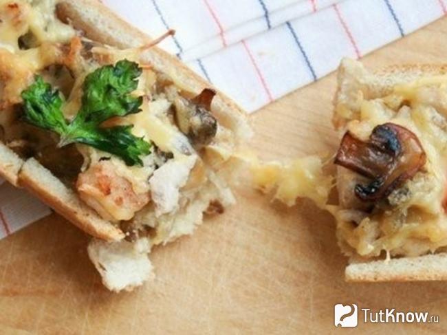 Багет с начинкой запеченный в духовке