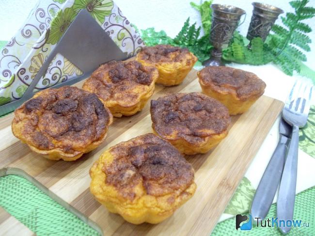 Готовые манные кексы из кабачковой икры