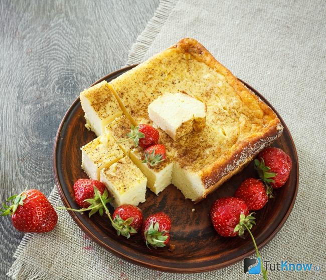 Запеканка с клубникой