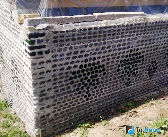 Теплица из стеклянных бутылок