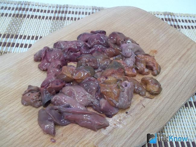 Печень нарезана