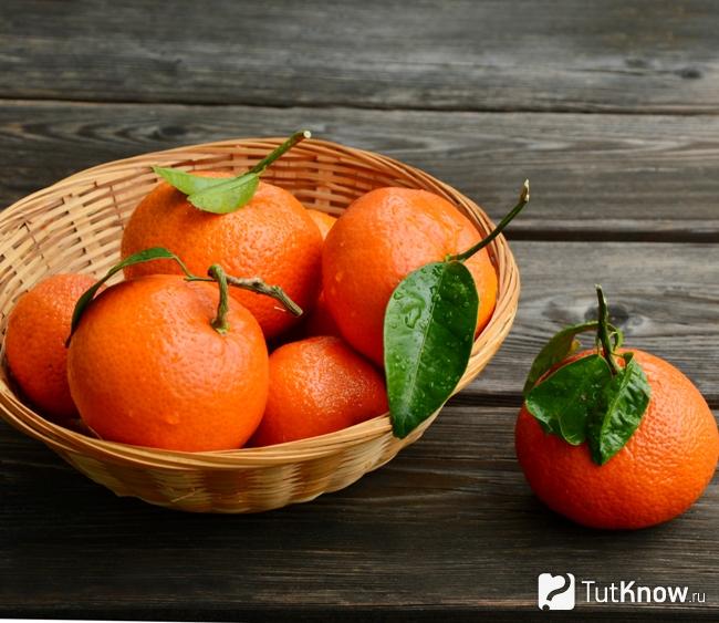 Свежие фрукты клементин
