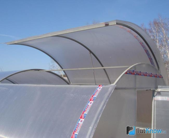 Автоматическая форточка в крыше теплицы