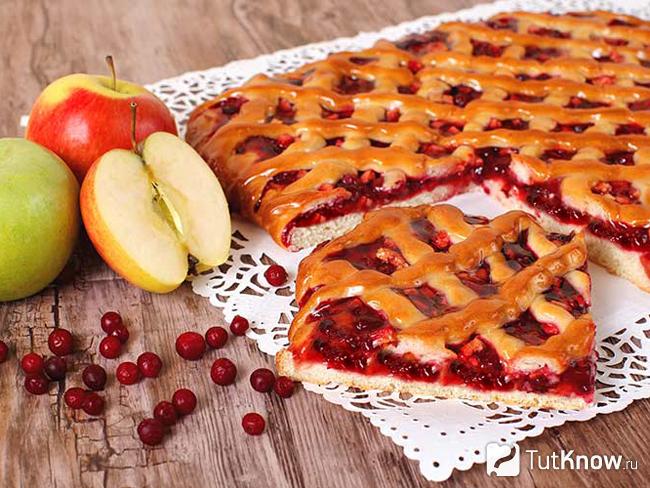 Пирог с брусникой