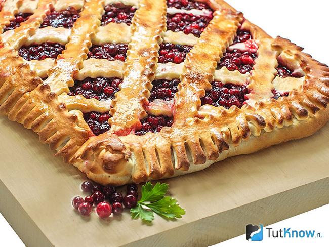Пирог с брусникой