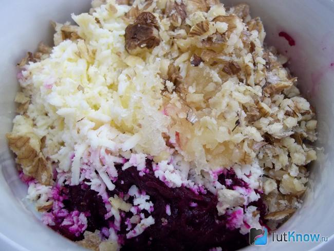 Все продукты для начинки соединены