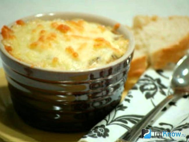 Жульен с курицей и свежими белыми грибами