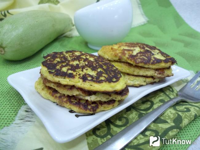 Готовые творожники с кабачками