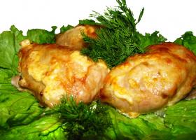 Кусочки приготовленной куриной грудки