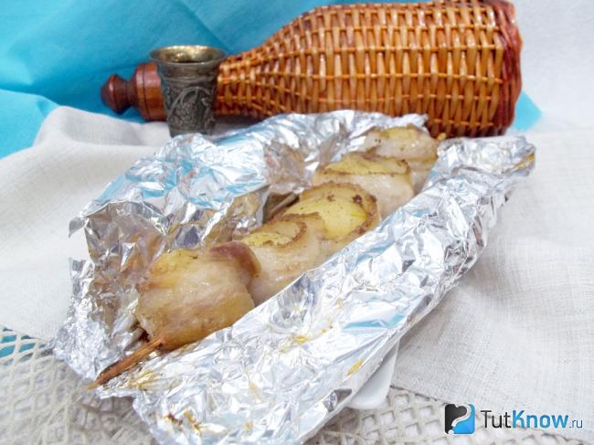 Молодой картофель в беконе