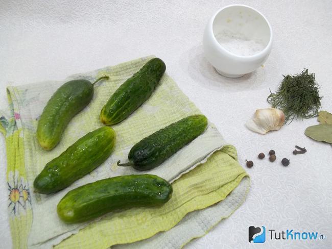 Огурцы сушатся
