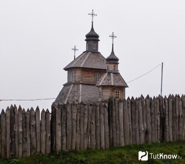Классический забор частокол