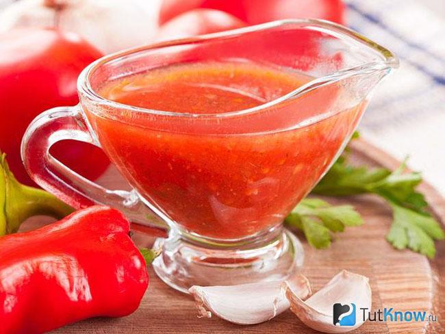 Соус сацебели с черной смородиной