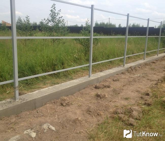 Опоры для сварного забора