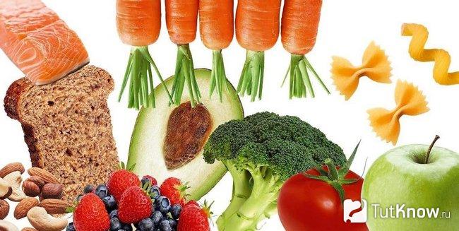 Продукты с углеводами на белом фоне