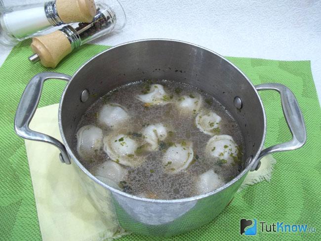 Пельмени варятся