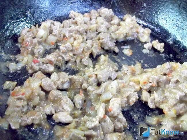 Мясо тушится