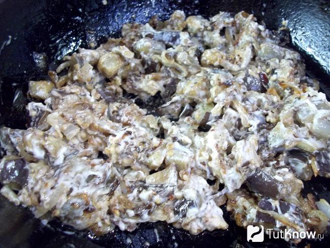 Перемешаны и добавлен уксус