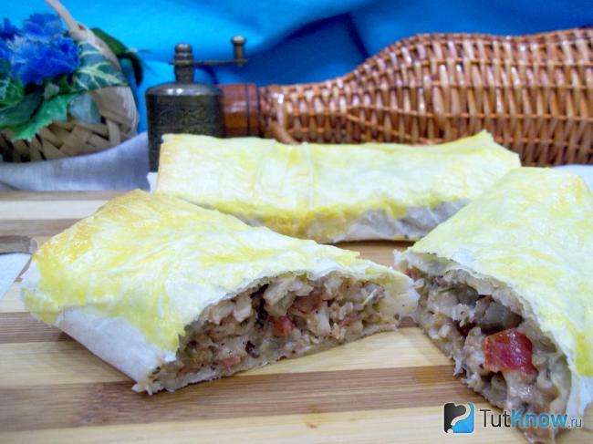 Готовая курица в лаваше запеченная в духовке