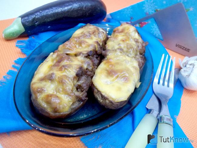 Готовые лодочки из баклажанов с мясом в духовке