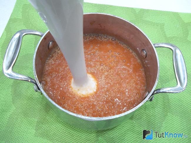 Сливы измельчены блендером