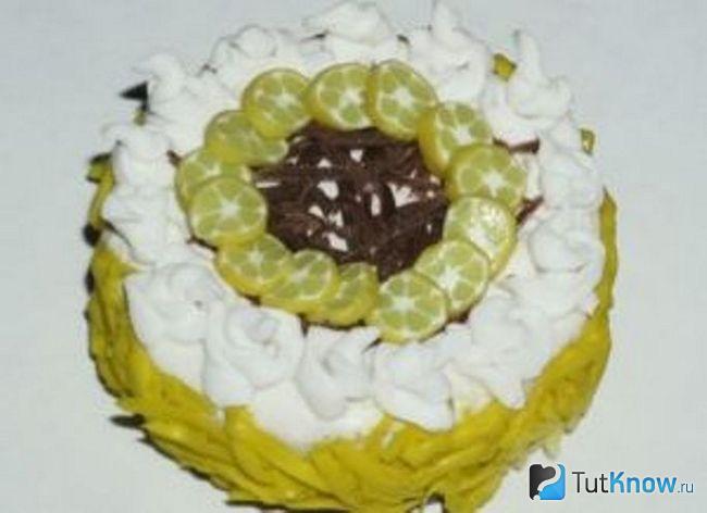 Получившийся торт для кукол