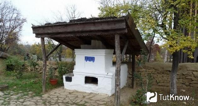 Простейший вариант крытой летней кухни