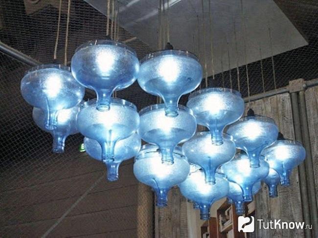 Несколько самодельных ламп из канистры