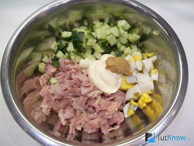 К продуктам добавлены майонез и горчица