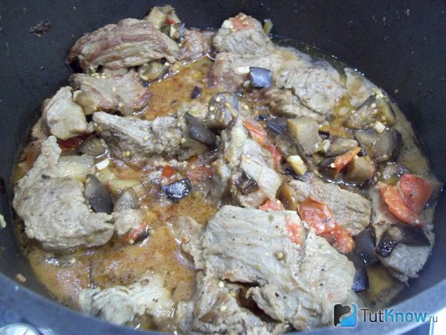 Продукты тушатся