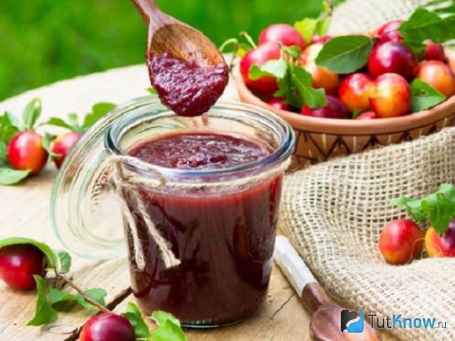 Готовы соус из кизила