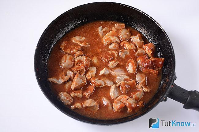 Куриные желудки с соусом