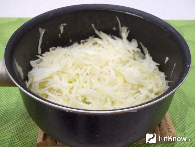 Капуста тушится